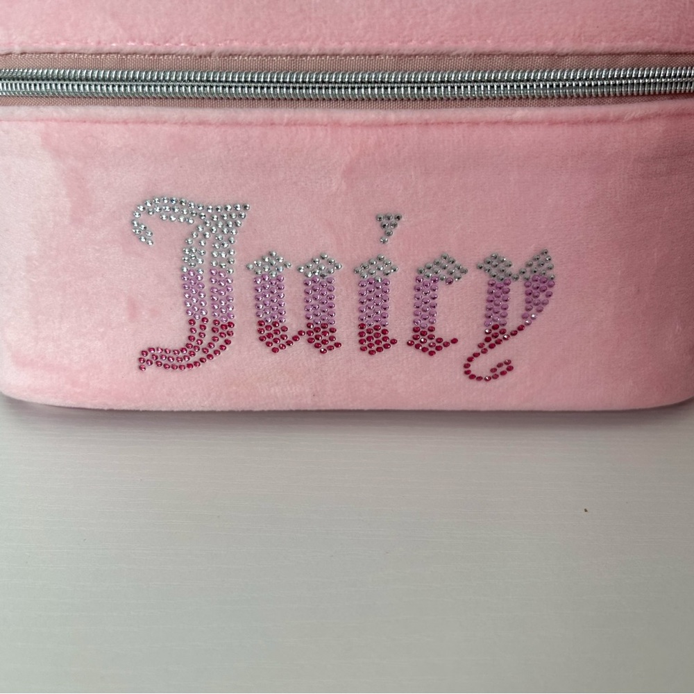 Juicy Couture Cosmetic Bag Pink. - Picture 9 of 9